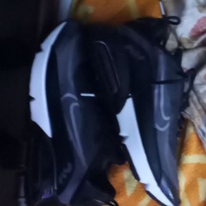 Men's size 10 Nike Air Max 2090 brand new